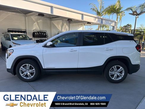 Used 2024 GMC Terrain SLE image 4