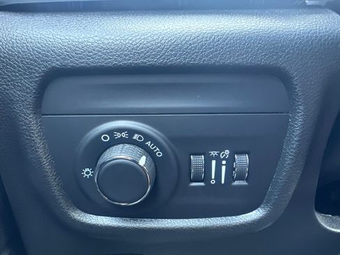 Used 2025 Jeep Grand Cherokee Altitude AWD/4WD image 10