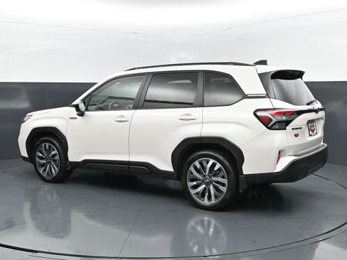 Used 2025 Subaru Forester Touring w/ Touring Package AWD/4WD image 3