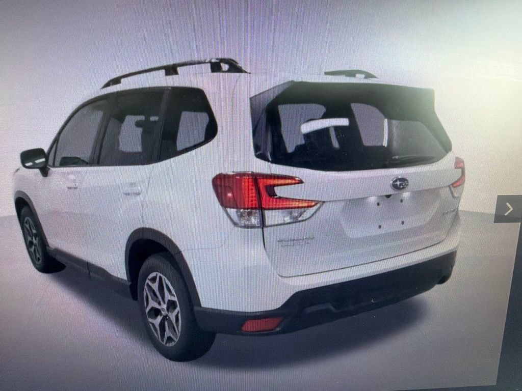 Used 2023 Subaru Forester Premium AWD/4WD image 3