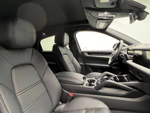 New 2026 Porsche Cayenne Coupe AWD/4WD image 18