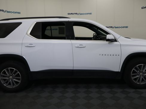 Used 2022 Chevrolet Traverse LT FWD image 5