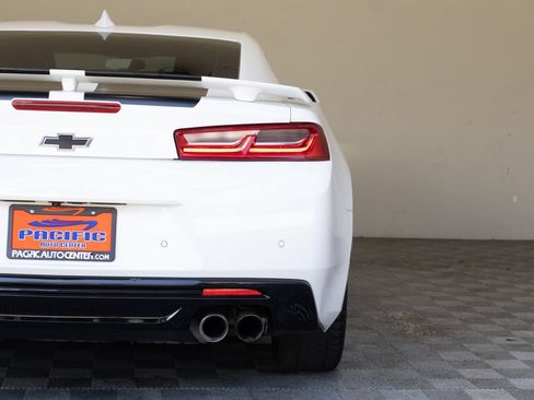 Used 2018 Chevrolet Camaro SS RWD image 13