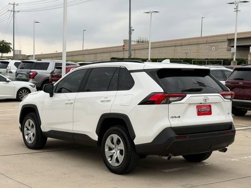 Used 2021 Toyota RAV4 LE FWD image 8