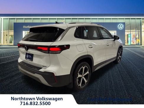 Certified 2025 Volkswagen Tiguan SE w/ Panoramic Sunroof Package image 3