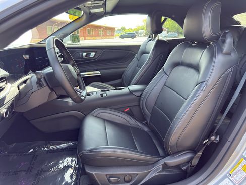 Used 2025 Ford Mustang Premium RWD image 23