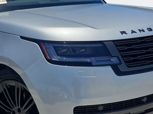 Certified 2025 Land Rover Range Rover SE AWD/4WD image 33