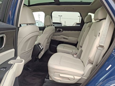 Certified 2025 Kia Sorento X-Line EX AWD/4WD image 10
