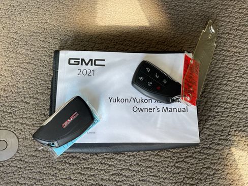 Used 2021 GMC Yukon XL Denali w/ Denali Premium Package AWD/4WD image 9