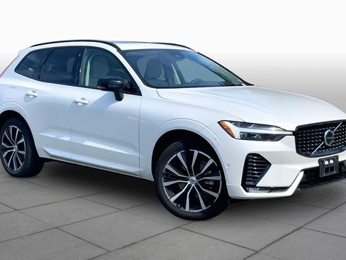 Used 2025 Volvo XC60 B5 Plus w/ Protection Package Premier AWD/4WD image 3