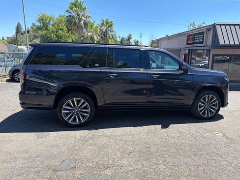 Used 2022 Cadillac Escalade ESV Sport Platinum AWD/4WD image 8