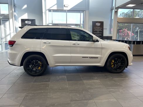 Used 2021 Jeep Grand Cherokee Trackhawk AWD/4WD image 12
