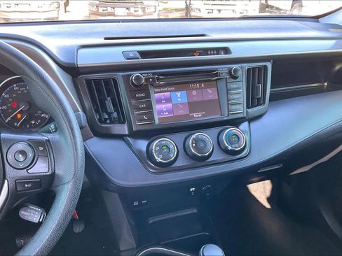 Used 2018 Toyota RAV4 LE image 6