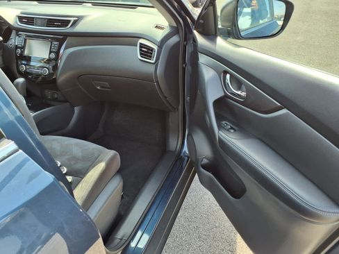 Used 2015 Nissan Rogue SV w/ SV Premium Package image 26