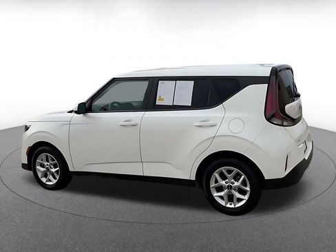 Used 2025 Kia Soul LX w/ LX Technology Package FWD image 10