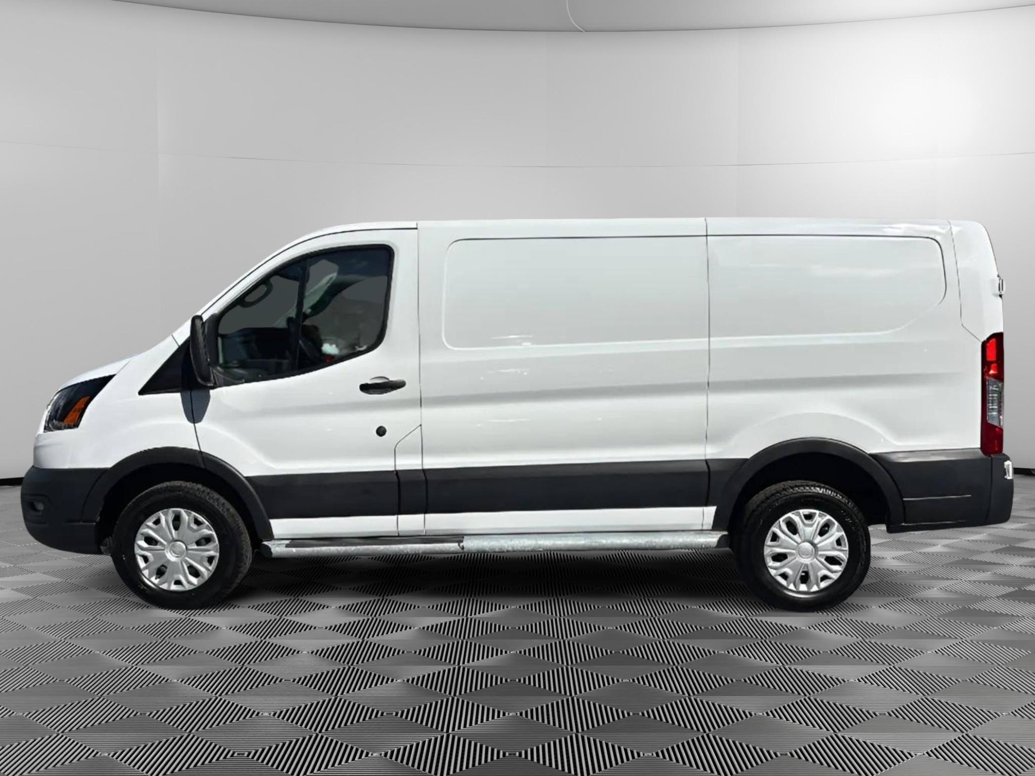 Used 2025 Ford Transit 250 Low Roof w/ Exterior Upgrade Package RWD image 5