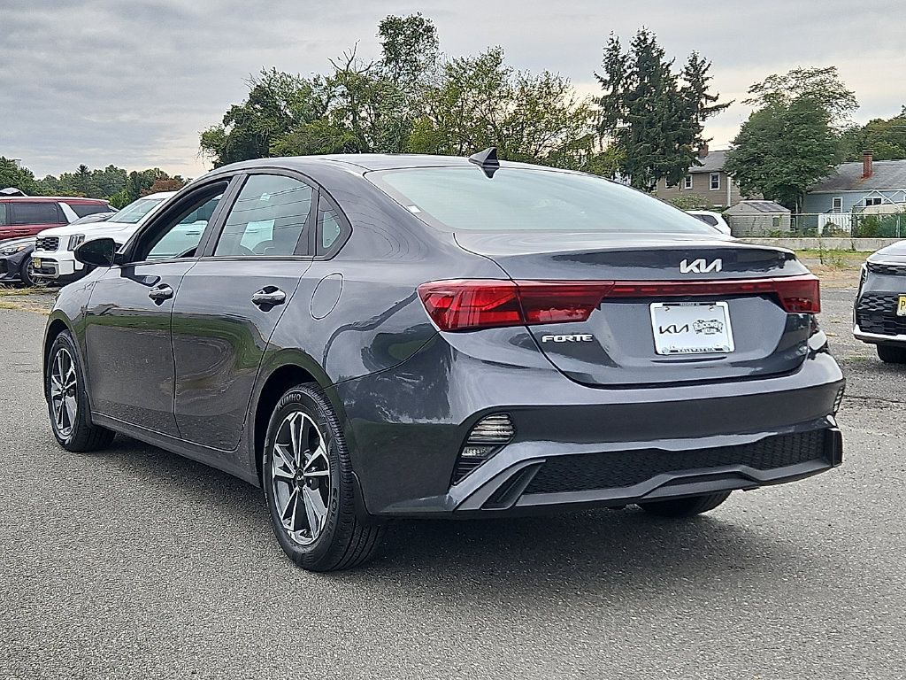 Certified 2023 Kia Forte LXS FWD image 5