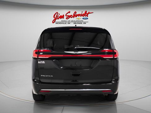 Used 2025 Chrysler Pacifica Select FWD image 5