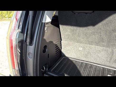 Used 2018 Cadillac Escalade Luxury image 31