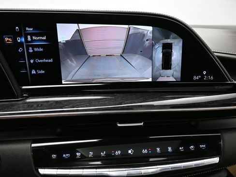 Used 2023 Cadillac Escalade Premium Luxury AWD/4WD image 28
