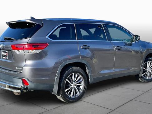 Used 2019 Toyota Highlander XLE image 12