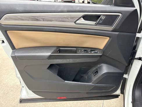 Used 2020 Volkswagen Atlas Cross Sport SE w/ Panoramic Sunroof Package image 15