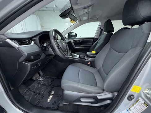 Used 2019 Toyota RAV4 LE w/ Carpet Mat Package AWD/4WD image 4
