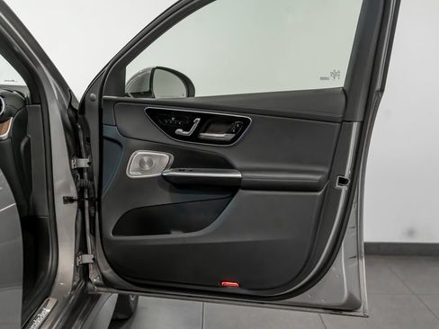 Used 2024 Mercedes-Benz GLC 300 4MATIC image 24