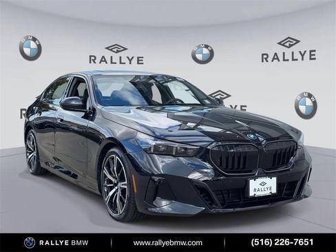 Used 2025 BMW 550e xDrive w/ Premium Package image 1