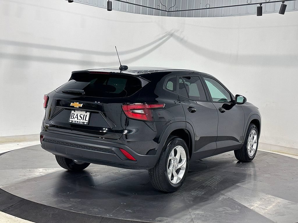 Used 2024 Chevrolet Trax LS w/ LS Convenience Package FWD image 11