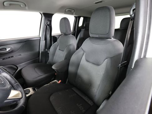 Used 2017 Jeep Renegade Latitude AWD/4WD image 11