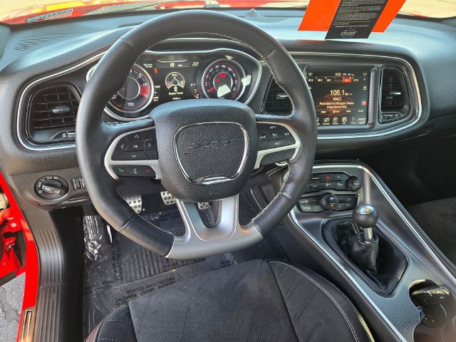 Used 2015 Dodge Challenger SRT w/ Technology Group RWD image 9