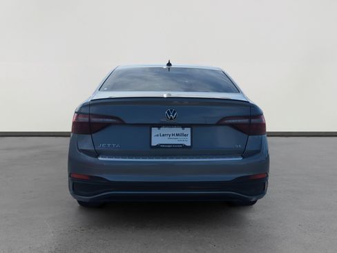 Used 2023 Volkswagen Jetta SE w/ Panoramic Sunroof Package FWD image 4