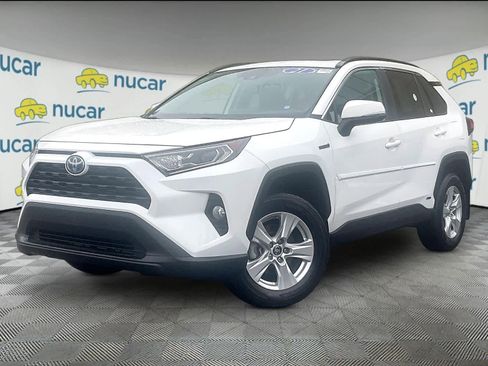 Used 2021 Toyota RAV4 XLE w/ Convenience Package image 3