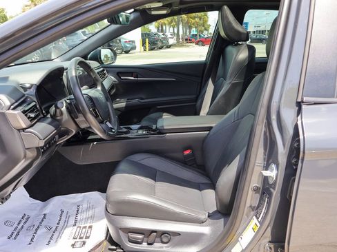 Used 2025 Toyota Camry XSE FWD image 8