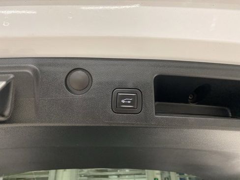 Certified 2025 Chevrolet Equinox LT w/ Convenience Package II image 9