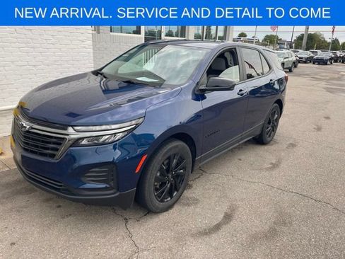 Used 2023 Chevrolet Equinox LS w/ LS Convenience Package FWD image 1