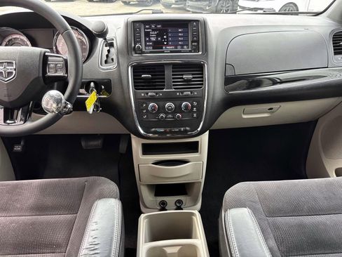 Used 2014 Dodge Grand Caravan SE FWD image 30
