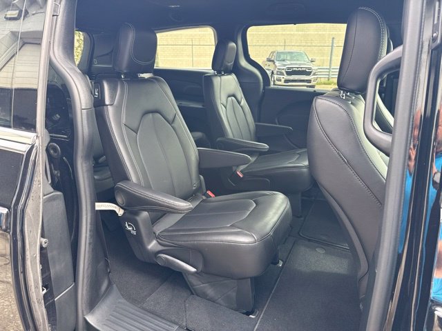 Used 2026 Chrysler Pacifica Select FWD image 25