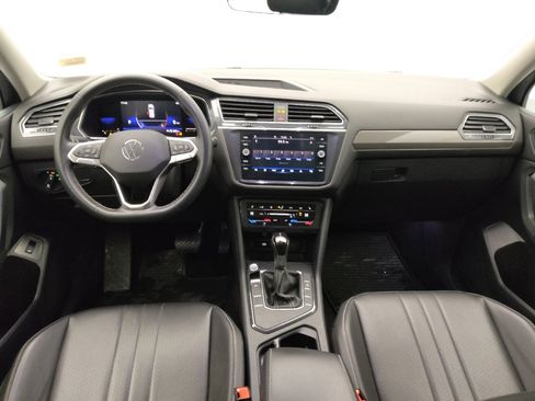 Used 2022 Volkswagen Tiguan SE w/ Panoramic Sunroof Package image 22