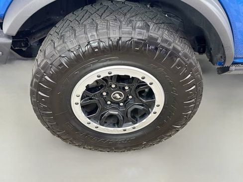 Certified 2024 Ford Bronco Badlands w/ Sasquatch Package AWD/4WD image 31