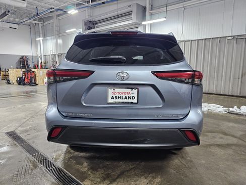Used 2022 Toyota Highlander Limited image 6