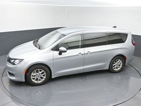 Used 2023 Chrysler Voyager LX FWD image 30