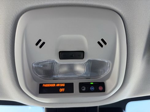Used 2025 Chevrolet Trax LT FWD image 26
