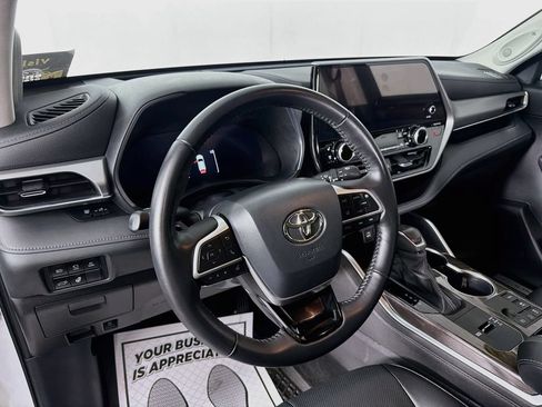 Used 2024 Toyota Highlander Platinum AWD/4WD image 9