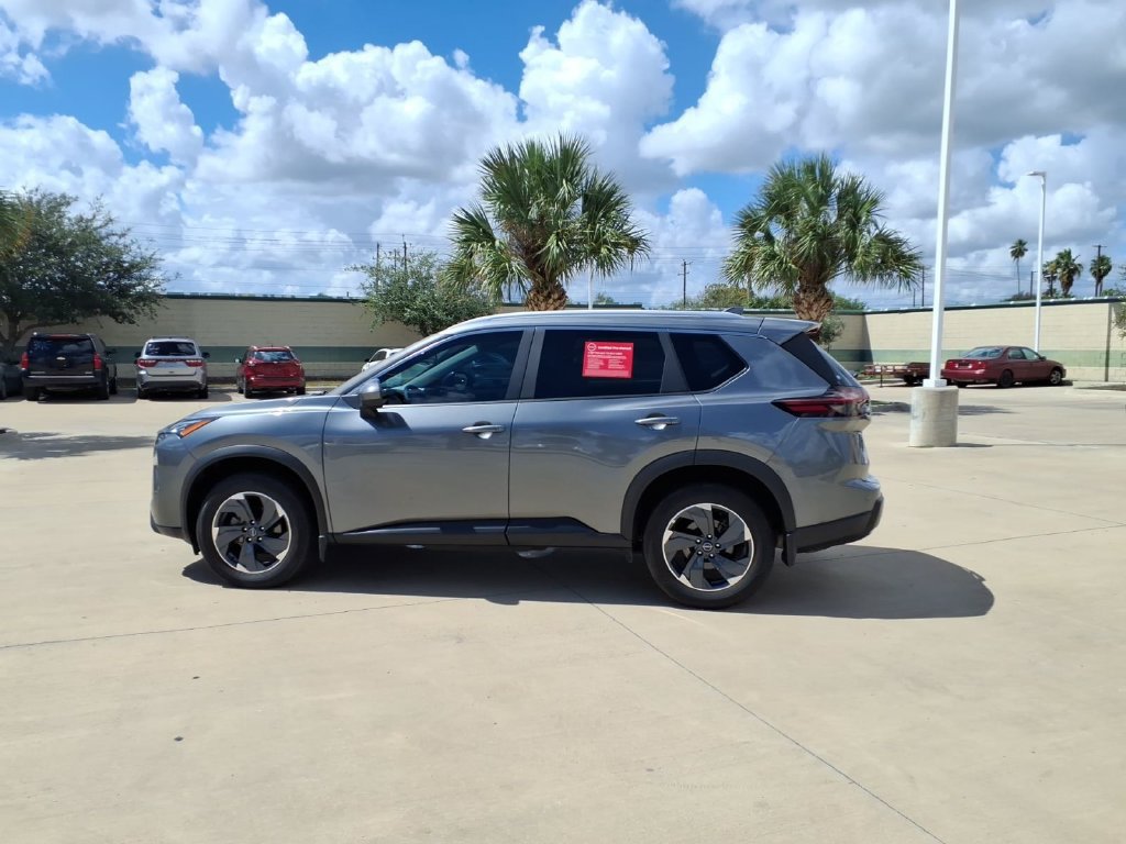 Used 2025 Nissan Rogue SV w/ SV Premium Package FWD image 2