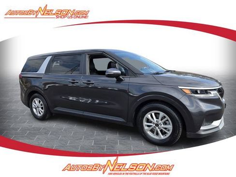 Used 2024 Kia Carnival LX image 1