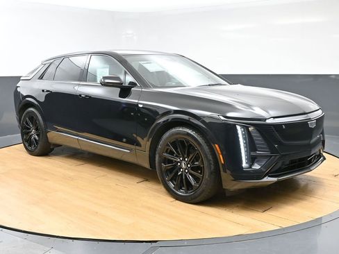 Used 2024 Cadillac Lyriq Sport AWD/4WD image 3