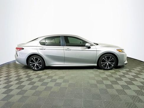 Certified 2018 Toyota Camry SE image 9