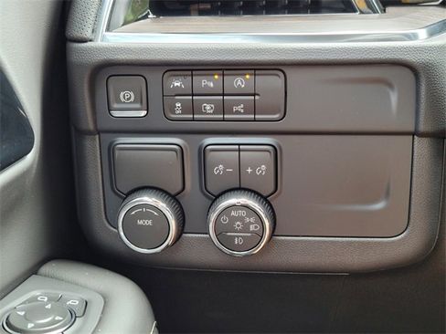 New 2025 Chevrolet Suburban Premier image 21